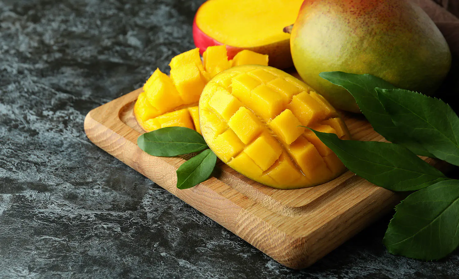 Wie eine Produktionslinie für die Verarbeitung tropischer Früchte Rohfrüchte in exportfähige Produkte verwandelt